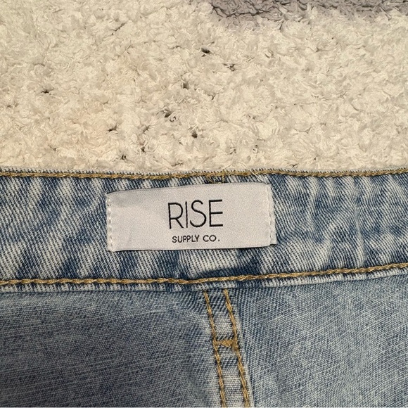 Trendy Light Blue Distressed Jean Shorts size-7 SMB - Picture 3 of 4